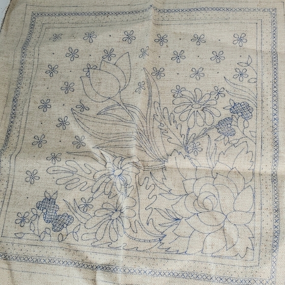 Mazaltav's Crewel Kit with Floral Border - Picture 2 of 9